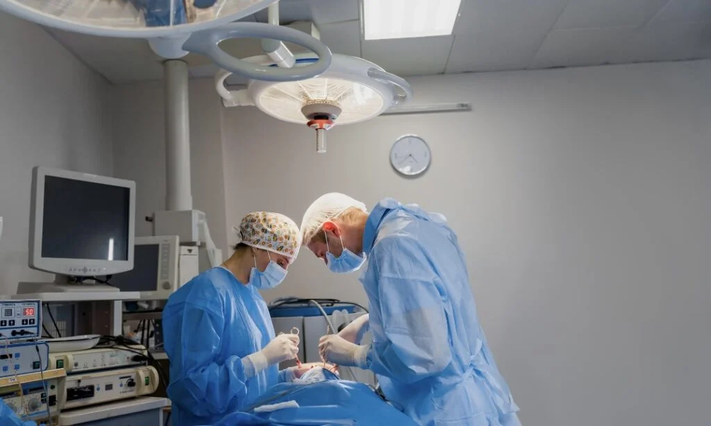 Esteticista pode fazer invasivos?