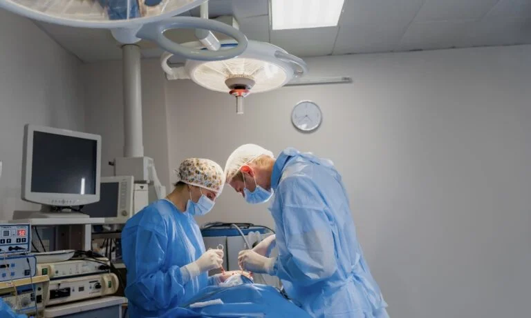 Esteticista pode fazer invasivos?